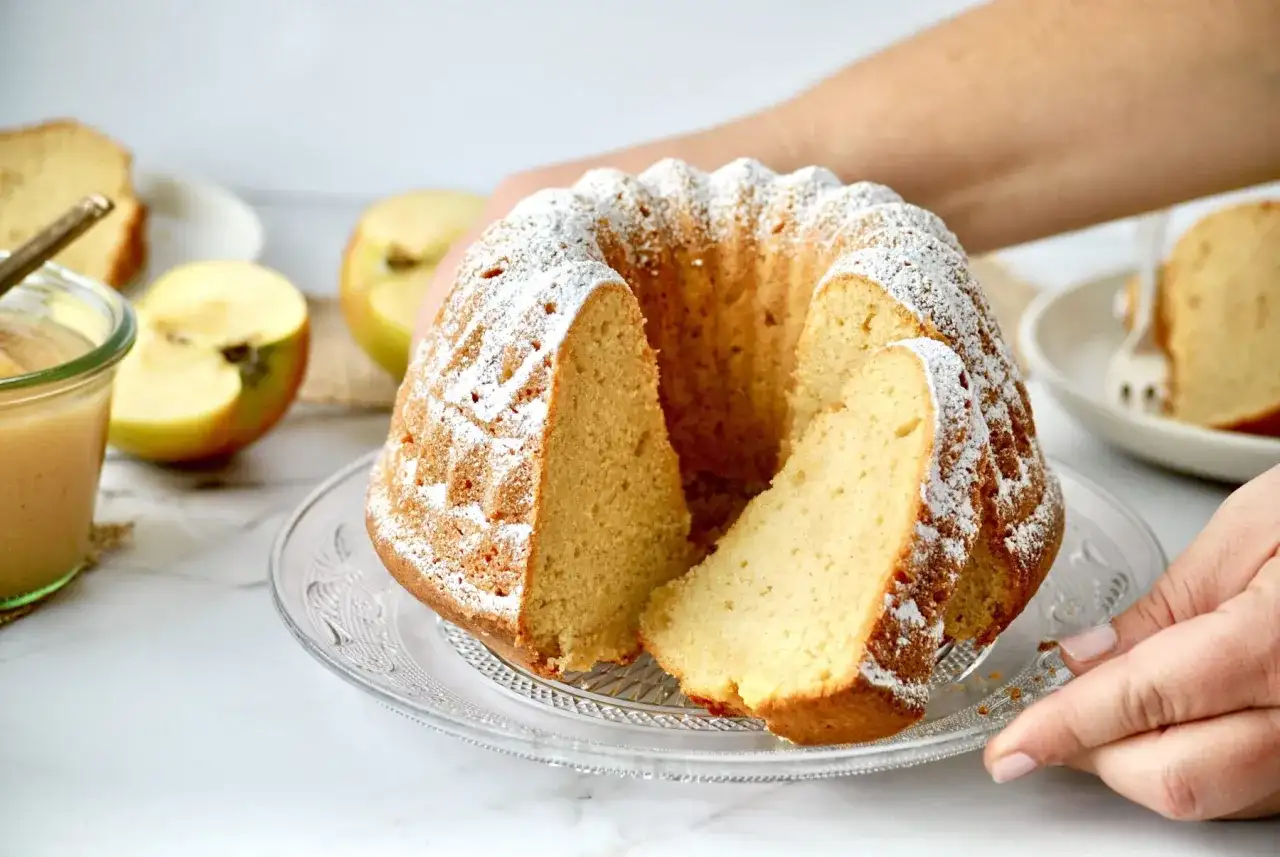 Apfelmuskuchen backen - So gelingt er saftig & perfekt