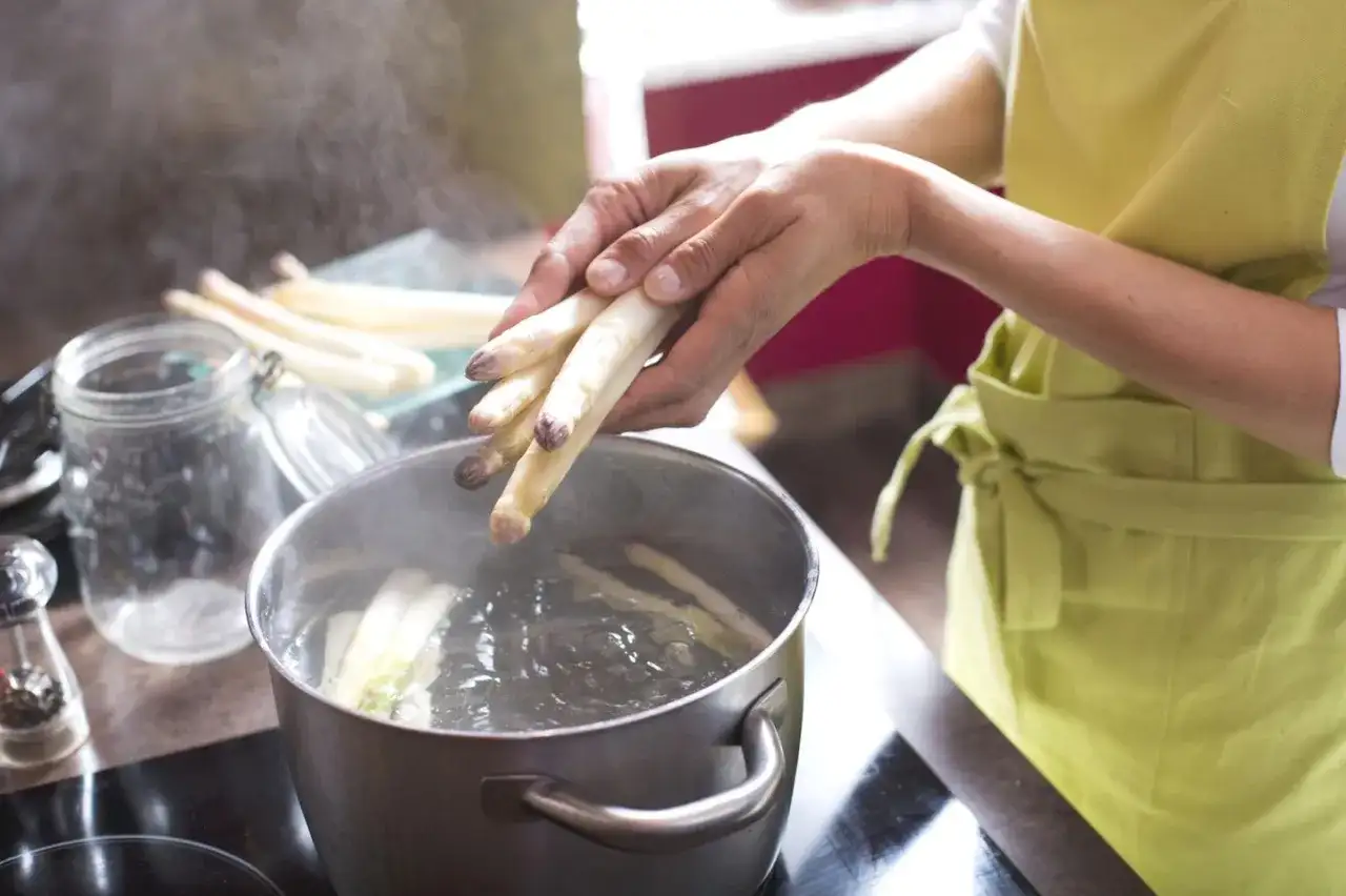 Spargel kochen - so wird er zart und bleibt bissfest