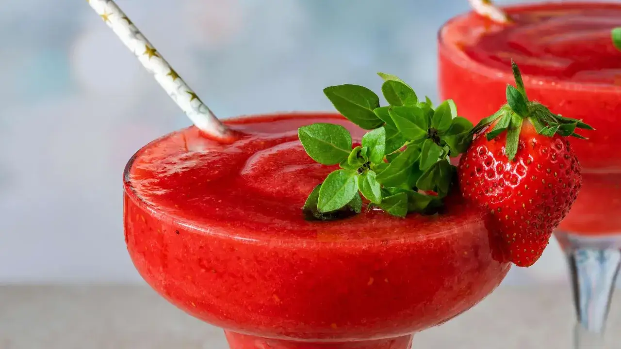 Erdbeer-Daiquiri perfekt mixen – So gelingt der Klassiker